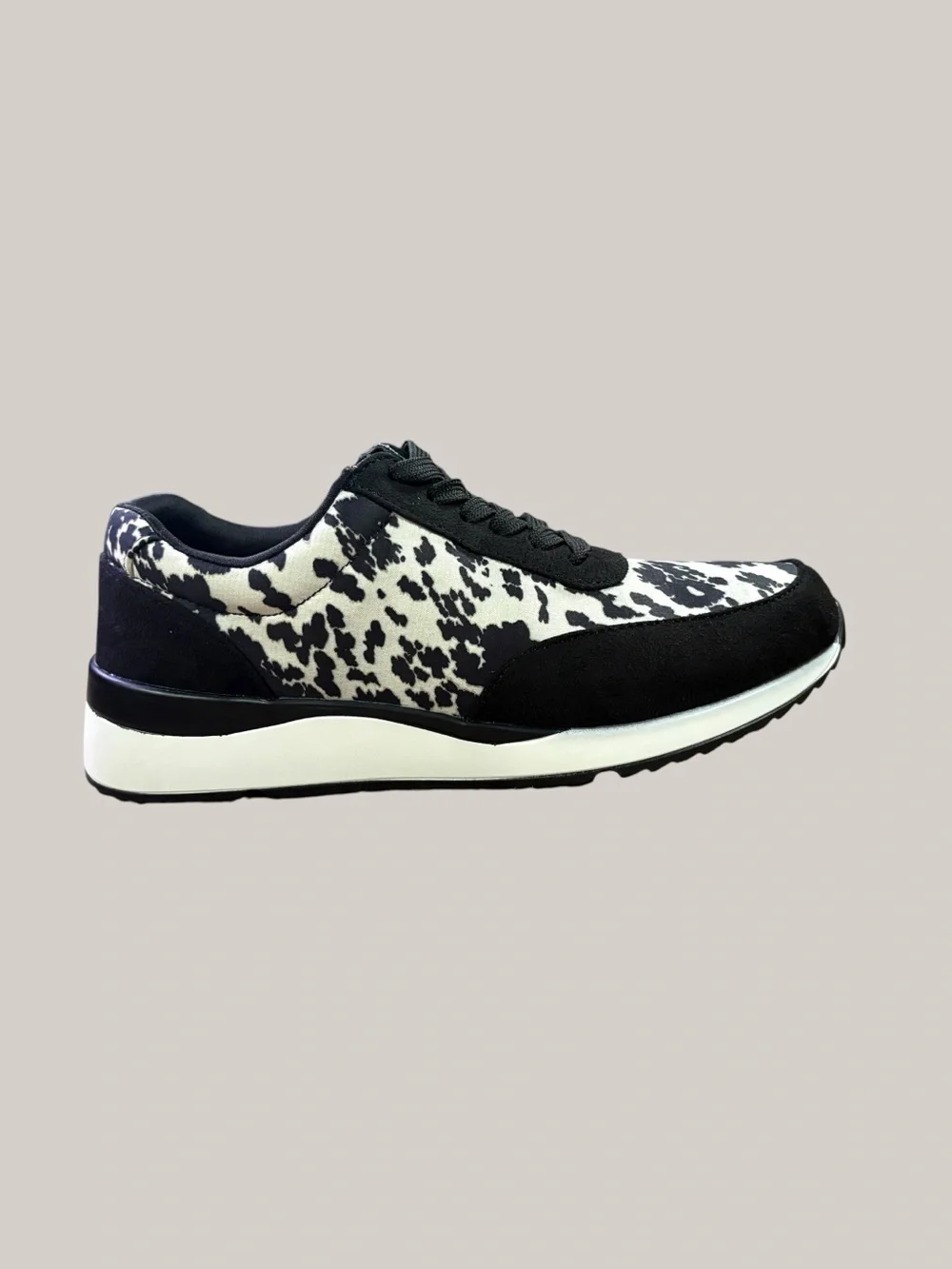 Crazy Train Cow Print Platform Sneakers Women’s Size 9 Lace Up Casual